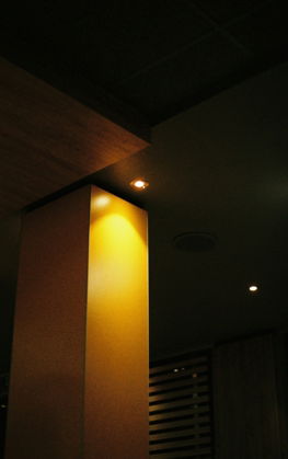 a-tall-pillar-illuminated-by-warm-light-.jpg A tall pillar illuminated by warm light.